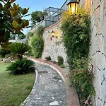 Villa Amalu Piscina E Giardino *