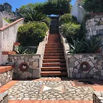Amalu Piscina E Giardino Capri