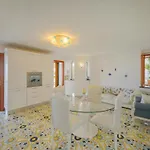 Amalu Piscina E Giardino Capri