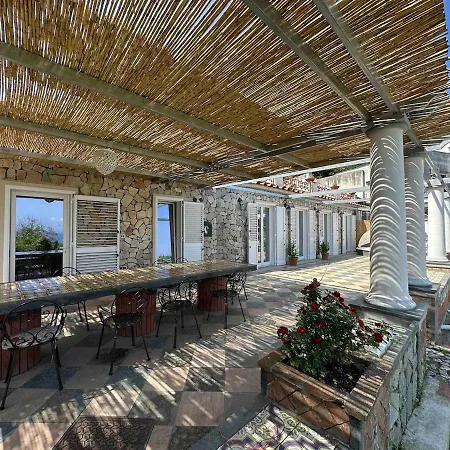 Amalu Piscina E Giardino קאפרי