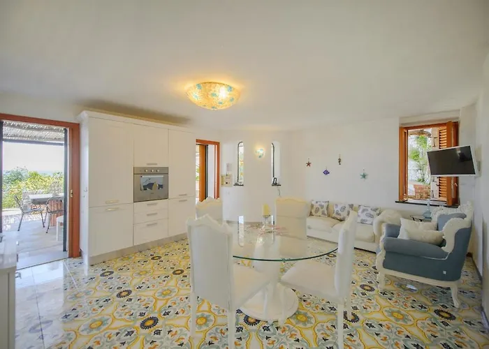 Amalu Piscina E Giardino קאפרי