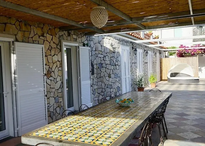 Amalu Piscina E Giardino וילה