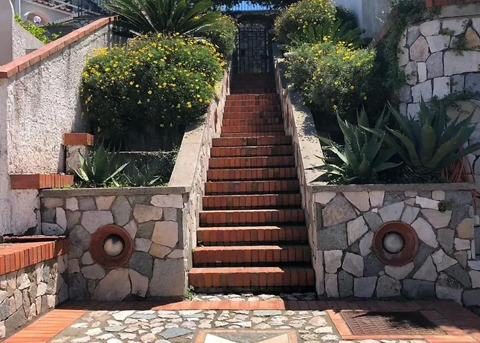 Amalu Piscina E Giardino Capri