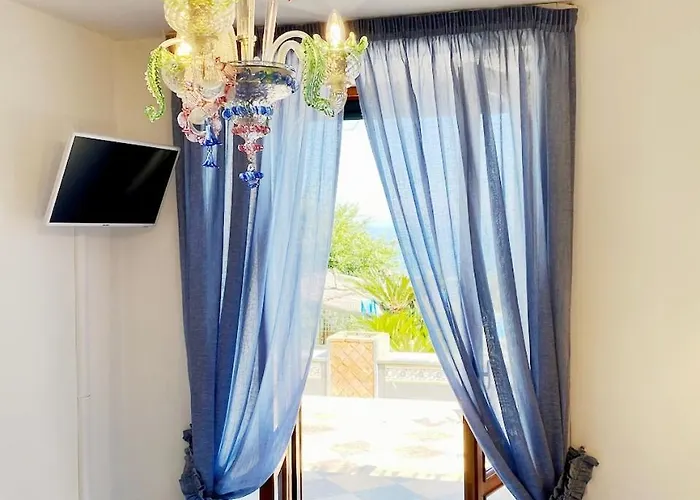 Amalu Piscina E Giardino * Capri