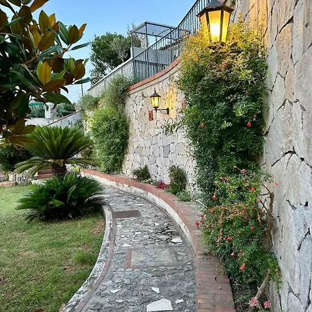 וילה Amalu Piscina E Giardino *