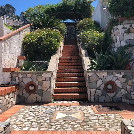 Amalu Piscina E Giardino קאפרי