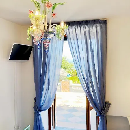 Amalu Piscina E Giardino * קאפרי