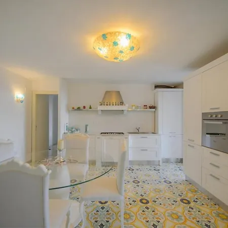 Amalu Piscina E Giardino וילה קאפרי