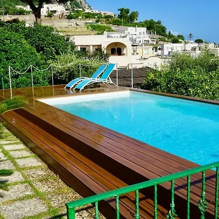 Amalu Piscina E Giardino * קאפרי